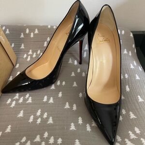 CHRISTIAN LOUBOUTIN
Décolleté 554 100 patent-leather pumps, size 38.5